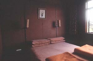 Gästezimmer in The Ark. Aberdare National Park, Kenia. / Guest room in The Ark. Aberdare National Park, Kenya. / (c) Walter Mitch Podszuck (Bwana Mitch) - #980830-29