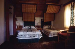 Im Innern von Chalet #29. Samburu Serena Safari Lodge, Buffalo Springs National Reserve, Kenia. / Inside chalet #29. Samburu Serena Safari Lodge, Buffalo Springs National Reserve, Kenya. / (c) Walter Mitch Podszuck (Bwana Mitch) - #980831-28