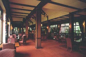 Speisesaal des Mount Kenya Safari Club. Nanyuki, Kenia. / Dining room of Mount Kenya Safari Club. Nanyuki, Kenya. / (c) Walter Mitch Podszuck (Bwana Mitch) - #980902-14
