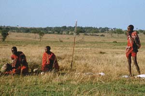 Maasai-Händler in der Steppe. Lemek Group Ranch (Masai Mara), Kenia. / Masai traders in the savannah. Lemek Group Ranch (Masai Mara), Kenya. / (c) Walter Mitch Podszuck (Bwana Mitch) - #980904-079