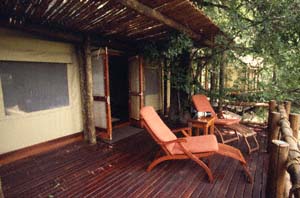 Veranda von Zelt #7. Chief's Camp, Chief's Island, Moremi Game Reserve, Botsuana. / Verandah of tent #7. Chief's Camp, Chief's Island, Moremi Game Reserve, Botswana. / (c) Walter Mitch Podszuck (Bwana Mitch) - #991227-080