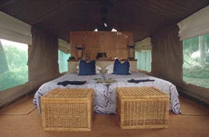 Im Zelt #2 vom Vumbura Camp. NG22 (Kwedi Reserve), Botsuana. / Inside tent #2 of Vumbura Camp. NG22 (Kwedi Reserve), Botswana. / (c) Walter Mitch Podszuck (Bwana Mitch) - #991230-081