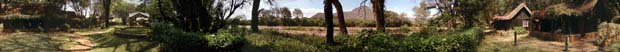 Panorama vor Chalet #29 mit Blick auf die Parkanlage und den Ewaso N'giro. Samburu Serena Safari Lodge, Buffalo Springs National Reserve, Kenia. / Panorama in front of chalet #29 with view on the park and the Ewaso N'giro. Samburu Serena Safari Lodge, Buffalo Springs National Reserve, Kenya. / (c) Walter Mitch Podszuck (Bwana Mitch) - #980831-30-44